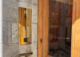 Gamla Brogatan 32 Serie 510 porttelefon