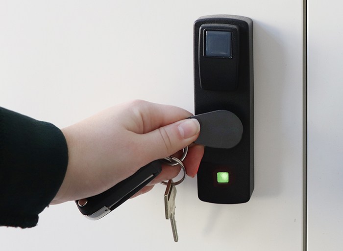 Digital skaplås för passersystem